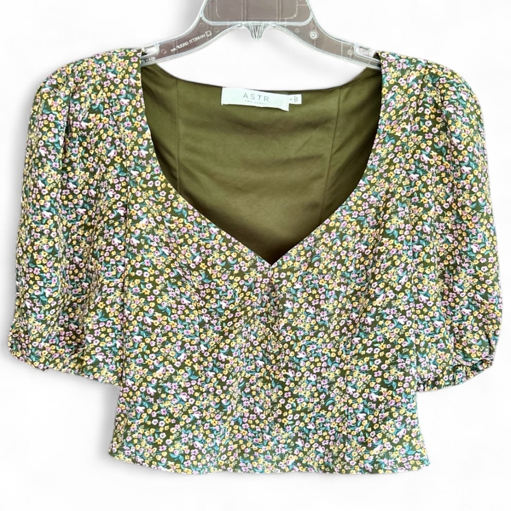 Astr Olive Green Floral Puff Sleeve V-Neck Blouse